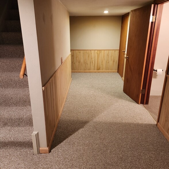 Building Photo - 1007 Roselawn Ave W