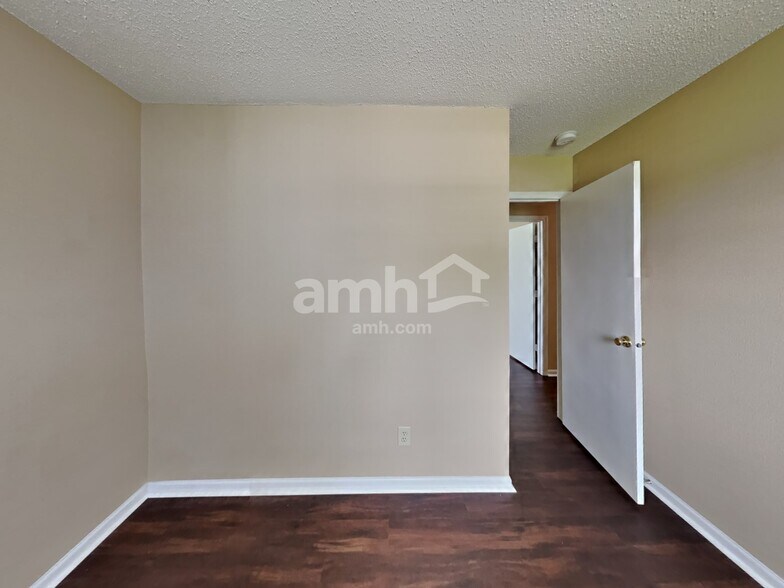 Building Photo - 358 Bent Stream Ln