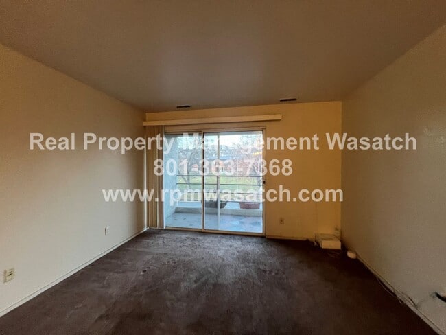 Building Photo - Check out this Great 2 Bedroom 1 Bathroom Condo near downtown Salt Lake!