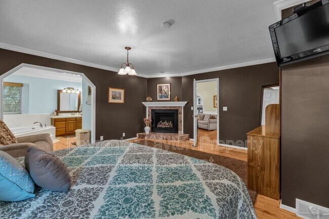 Building Photo - 2335 Summerwood Dr