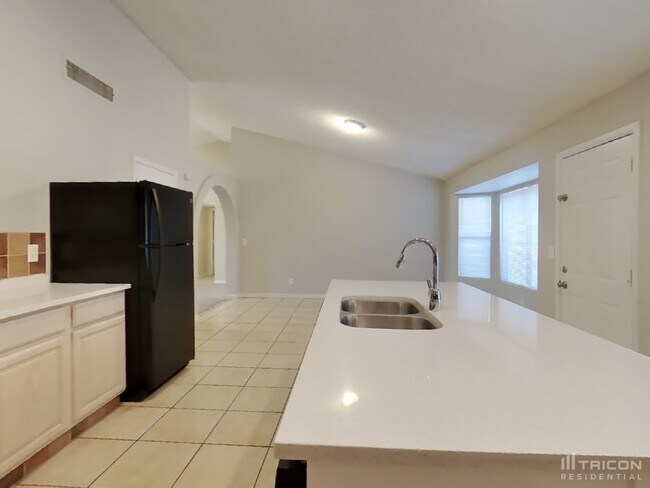 Building Photo - 669 W Barrow Dr