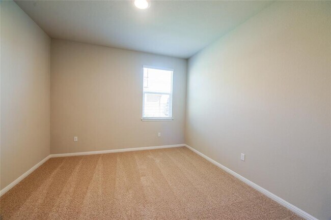 Building Photo - 106 Deep Eddy Cv