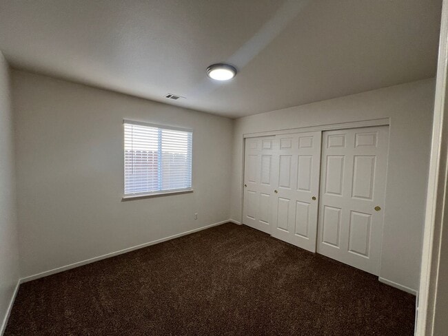 Building Photo - Single story home located in Waterford!