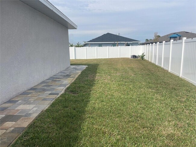 Building Photo - 112 Oakwood Ct