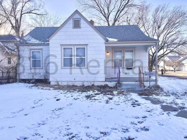 Primary Photo - $1025 - 3 bed 1 bath home - Single Family ...