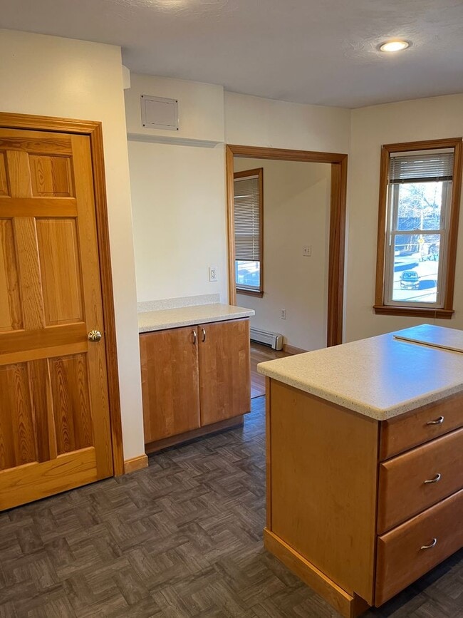 Building Photo - Sunny, Recently Refinished, One Bedroom Ap...