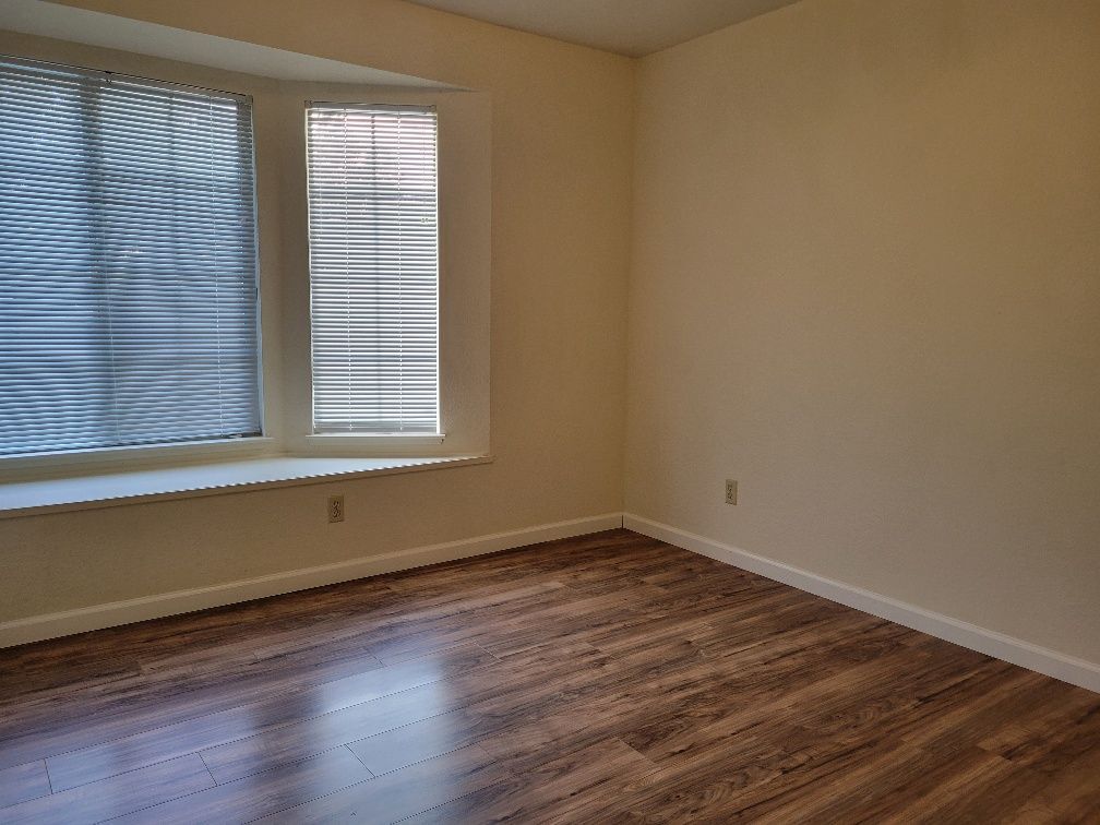 Building Photo - 1812 College Greens Dr