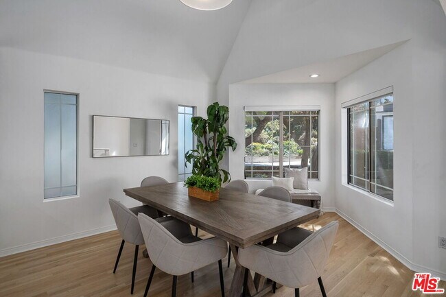 Building Photo - 11543 Sunshine Terrace