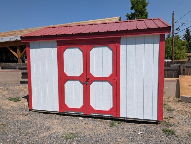 Building Photo - 1633 Crook Ave