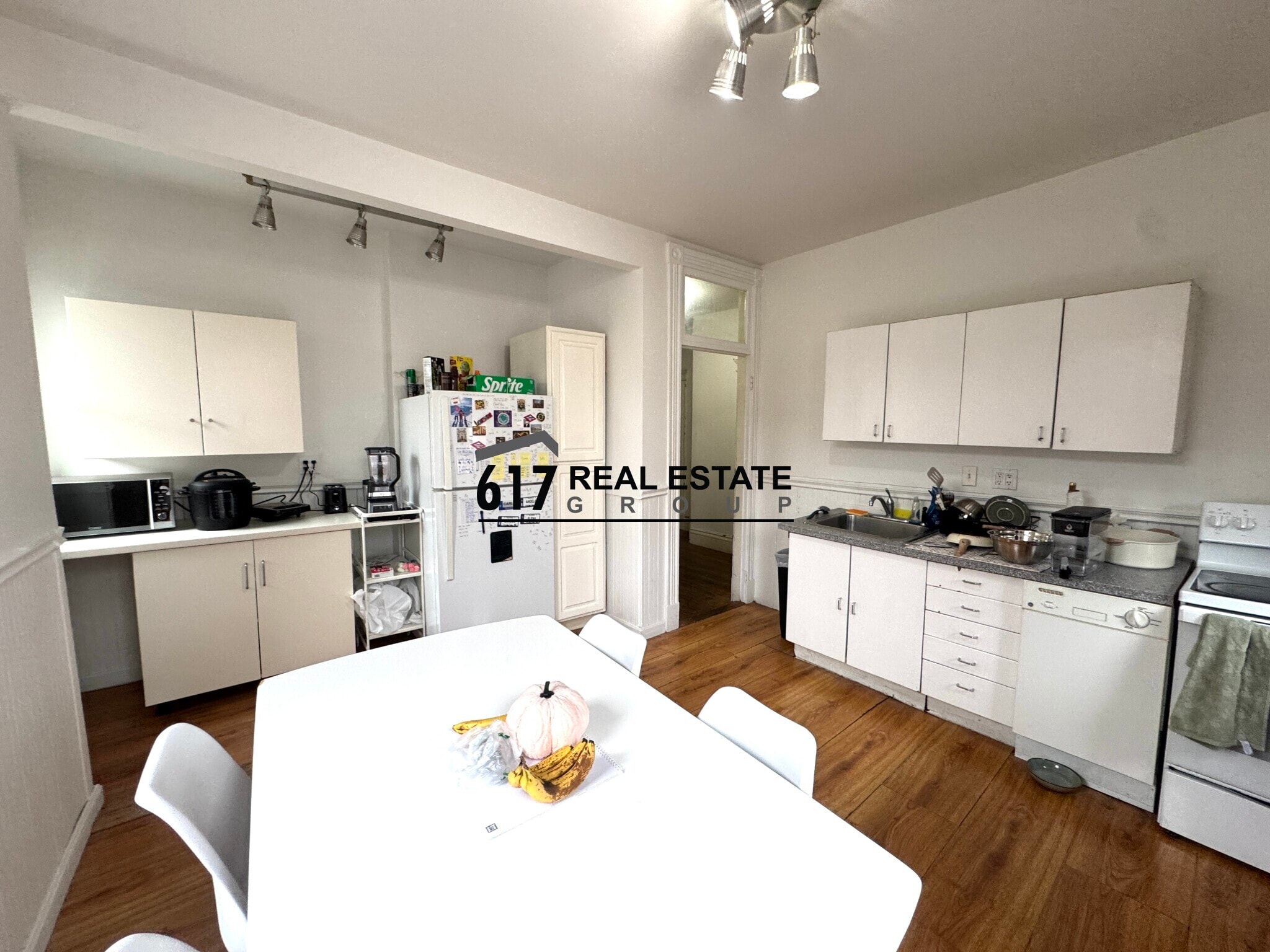 Building Photo - 11 Euston St