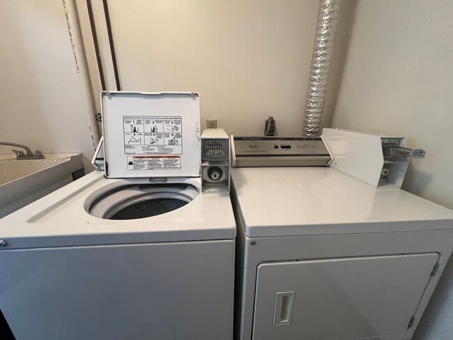 Building Photo - Fully Renovated 2-bed, 1-bath Apartment with a Garage Stall!