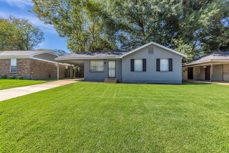 Building Photo - 4829 Bradford Dr