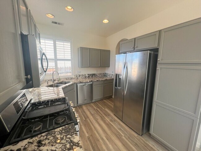 Building Photo - Stunning Views - Three Bedroom in Heron...