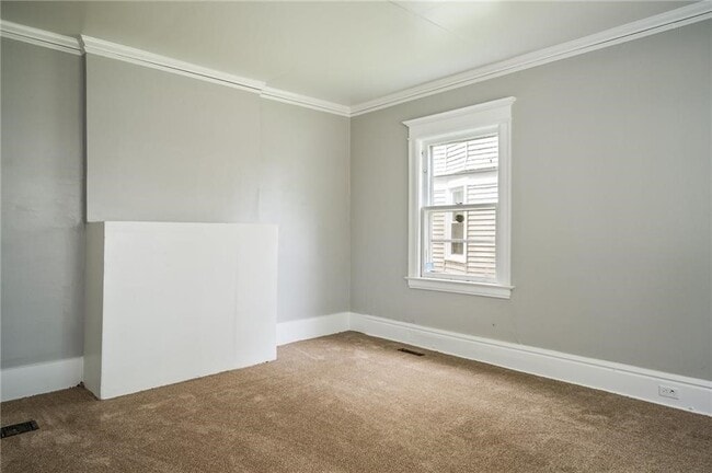 Building Photo - 117 Kenwood Ave