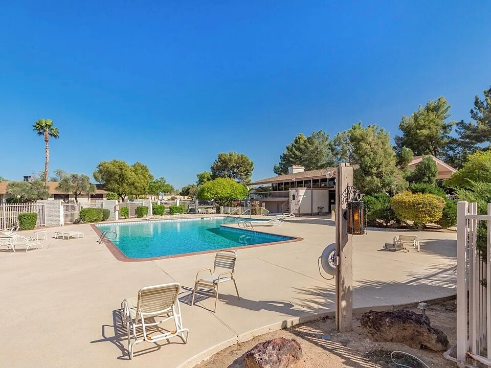 Building Photo - 1550 N Stapley Dr
