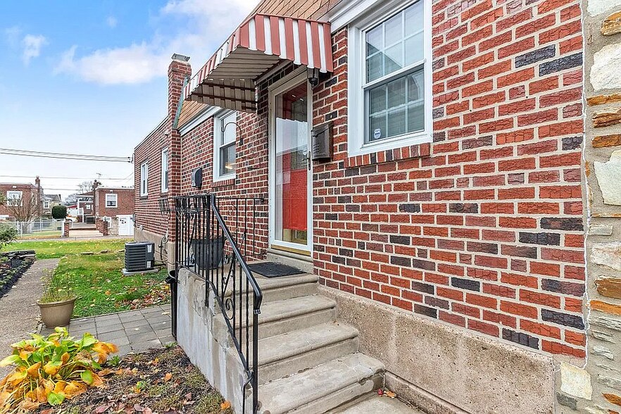 Building Photo - 802 Loney St