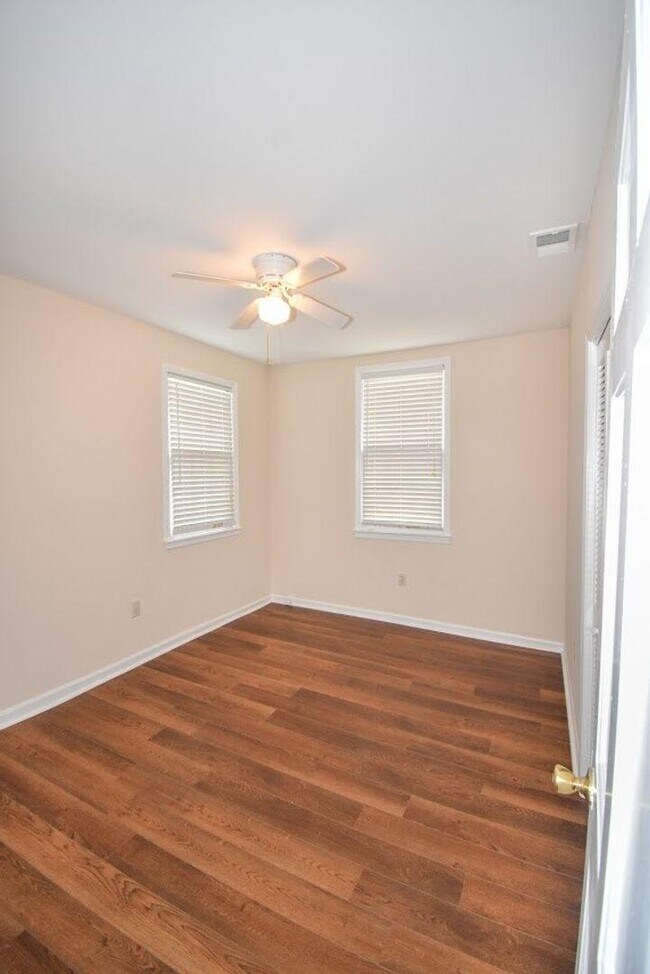 Building Photo - 7 1/2 Kracke Street - Apt D