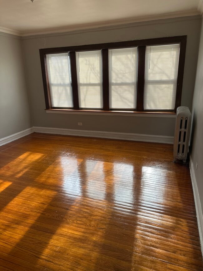 Building Photo - 8039 S Ingleside Ave