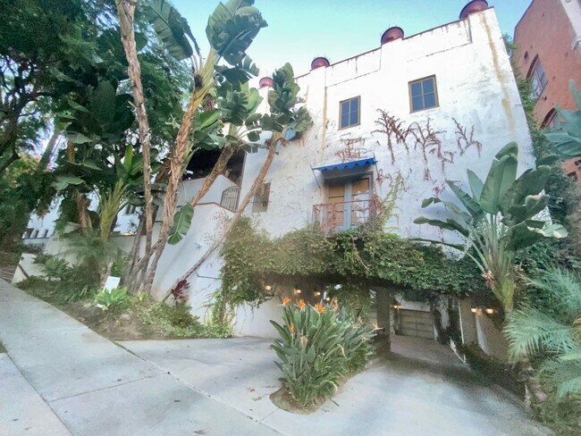 Building Photo - 1414 N Harper Ave