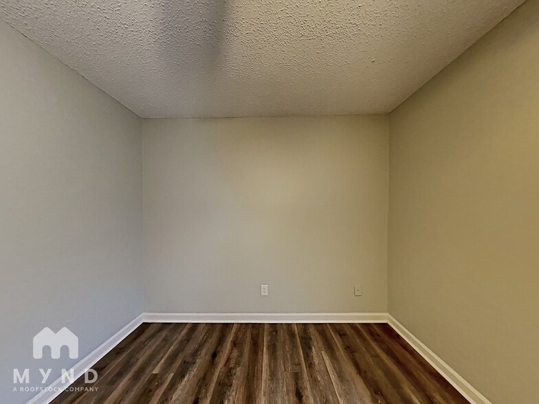 Building Photo - 2025 Plantation Pkwy