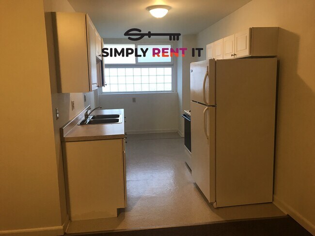 Building Photo - Affordable 1 Bedroom, Downtown Roland, Avail Now!