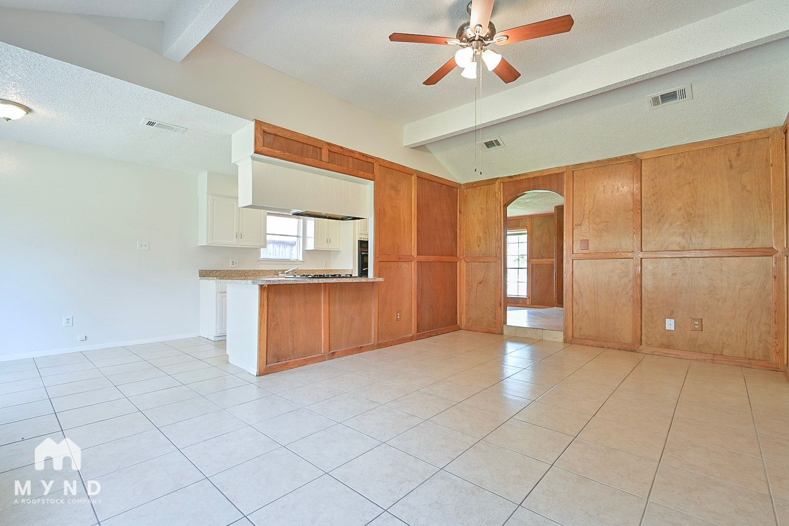 Building Photo - 712 Meadowglen Dr