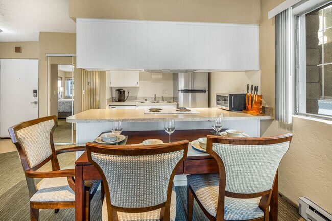 Building Photo - Downtown Furnished 1 Bed / 1 Bath Apartmen...