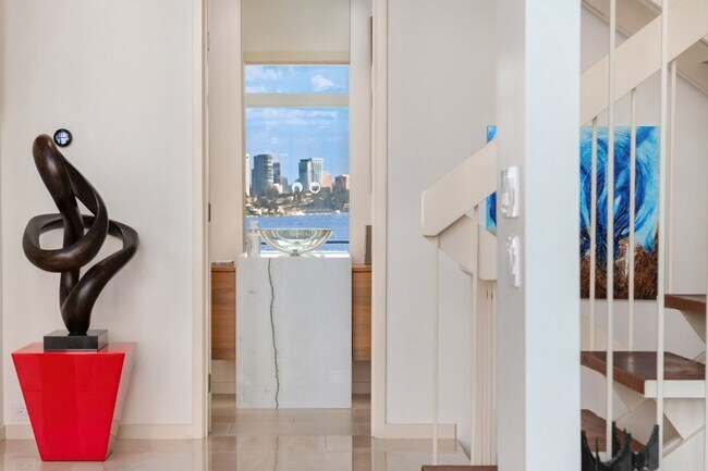 Building Photo - 3Bd/3.5Ba Mercer Island House