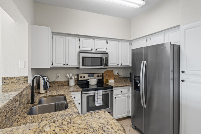 Kitchen - 23600 Walden Center Dr