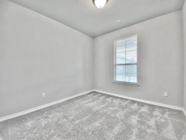 Building Photo - 816 Alta Wy