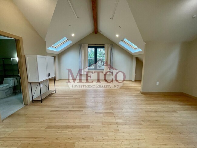 Building Photo - 24401