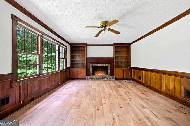 Building Photo - 965 Millbrook Ct