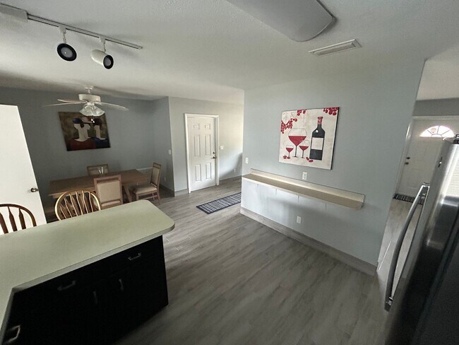 Building Photo - Charming 2-bedroom 1-bath home