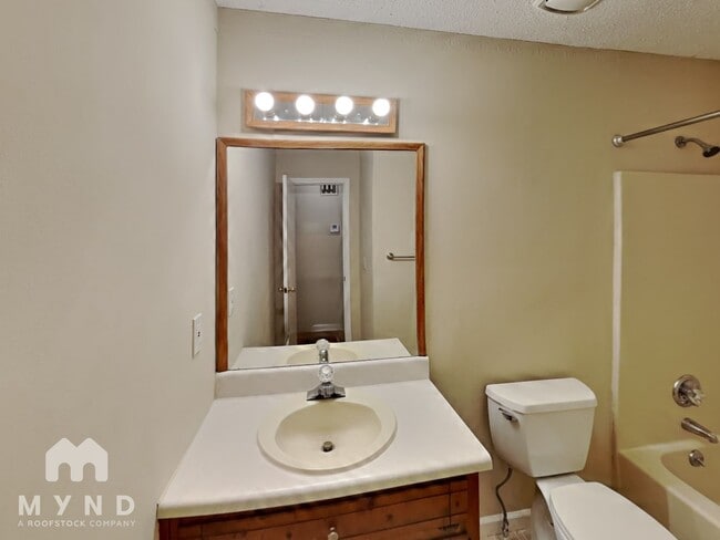 Building Photo - 3255 Sharon Ln