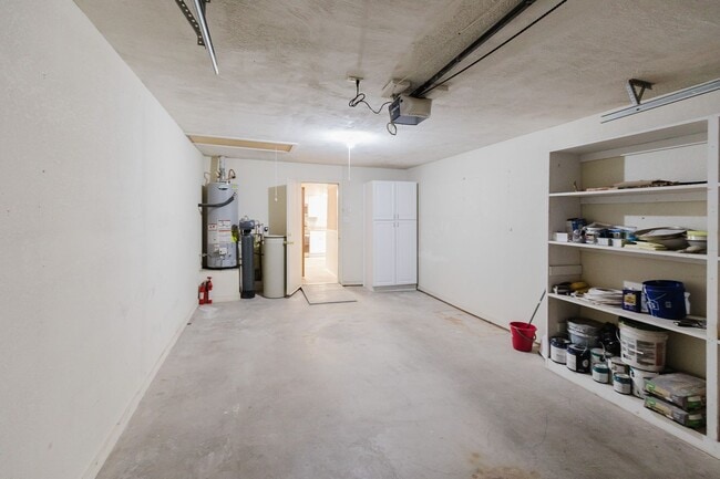 Building Photo - 2 Bedroom, 2 Bath Townhouse