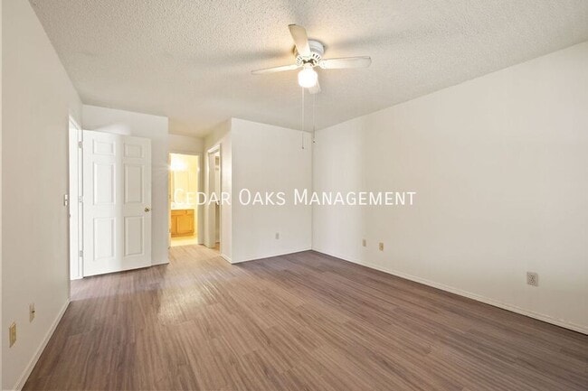 Building Photo - 5908 Sara St