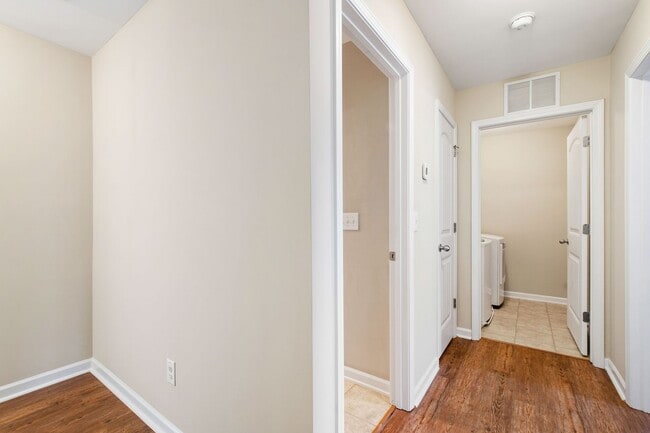 Building Photo - Refined Living: 3BR Townhome in Morrisville’s Keystone Park!