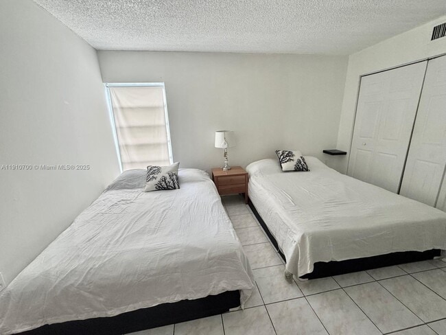 Building Photo - 3615 NE 167th St