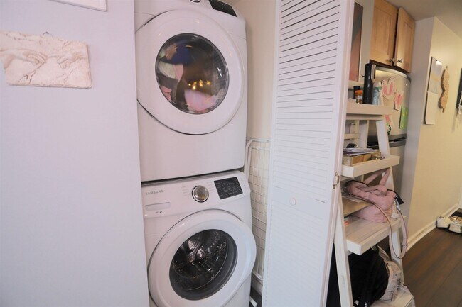 Building Photo - 700 1st St