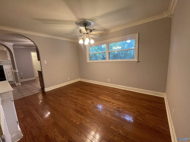 Building Photo - 505 Greenacres Dr NW