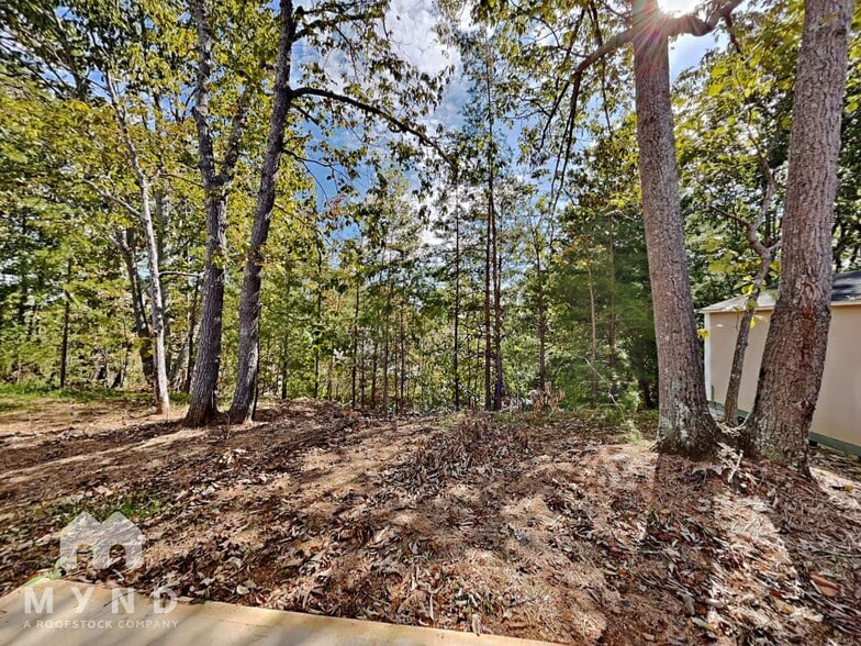 Building Photo - 203 S Skyland Dr