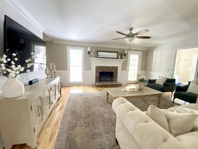 Primary Photo - 108 Botney Way