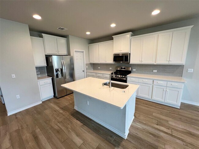 Building Photo - 11908 Saddle Rock Dr