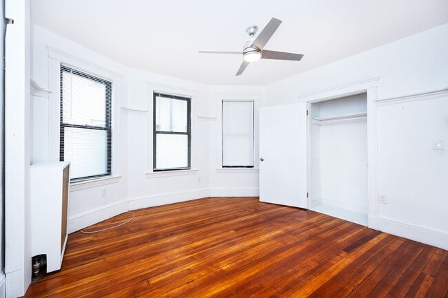 Building Photo - Coolidge Corner Area, In-Unit Washer and dryer, Eat-in Kitchen, Central Heat/AC, Parking is Avail...