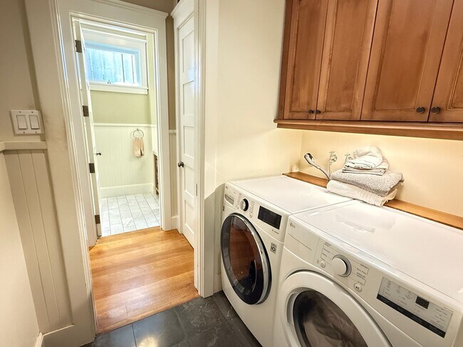 Building Photo - 1330 Sanchez St