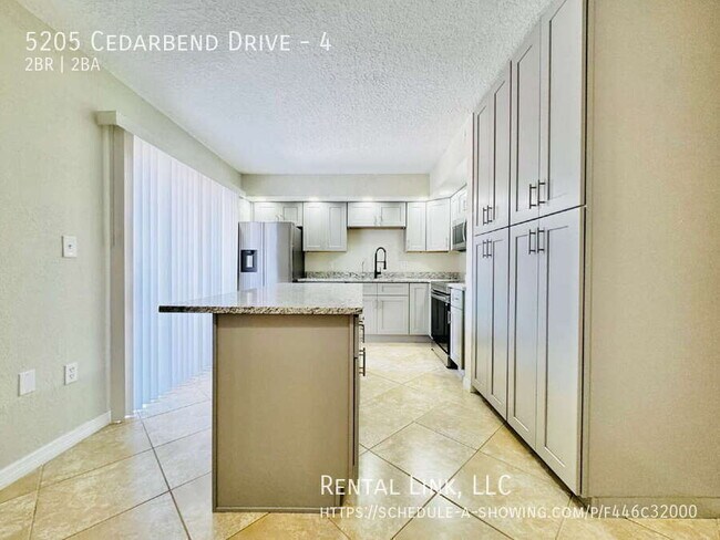 Building Photo - 5205 Cedarbend Dr