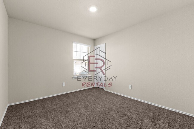 Building Photo - Beautiful 3 bedroom 2 bathroom home