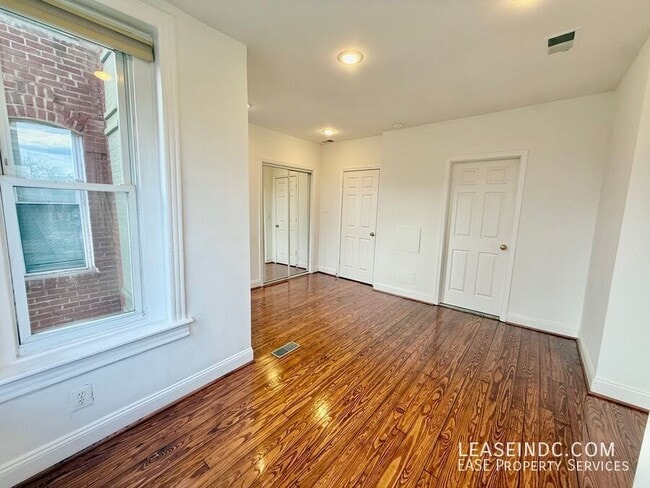 Building Photo - 203 R St NW