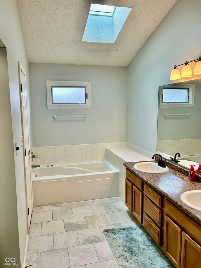 Building Photo - 312 Carriage Ln