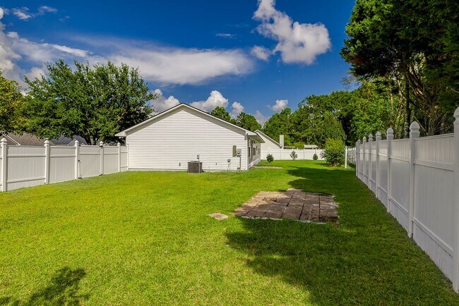 Building Photo - Updated 3BR Home with Fenced Yard in the H...